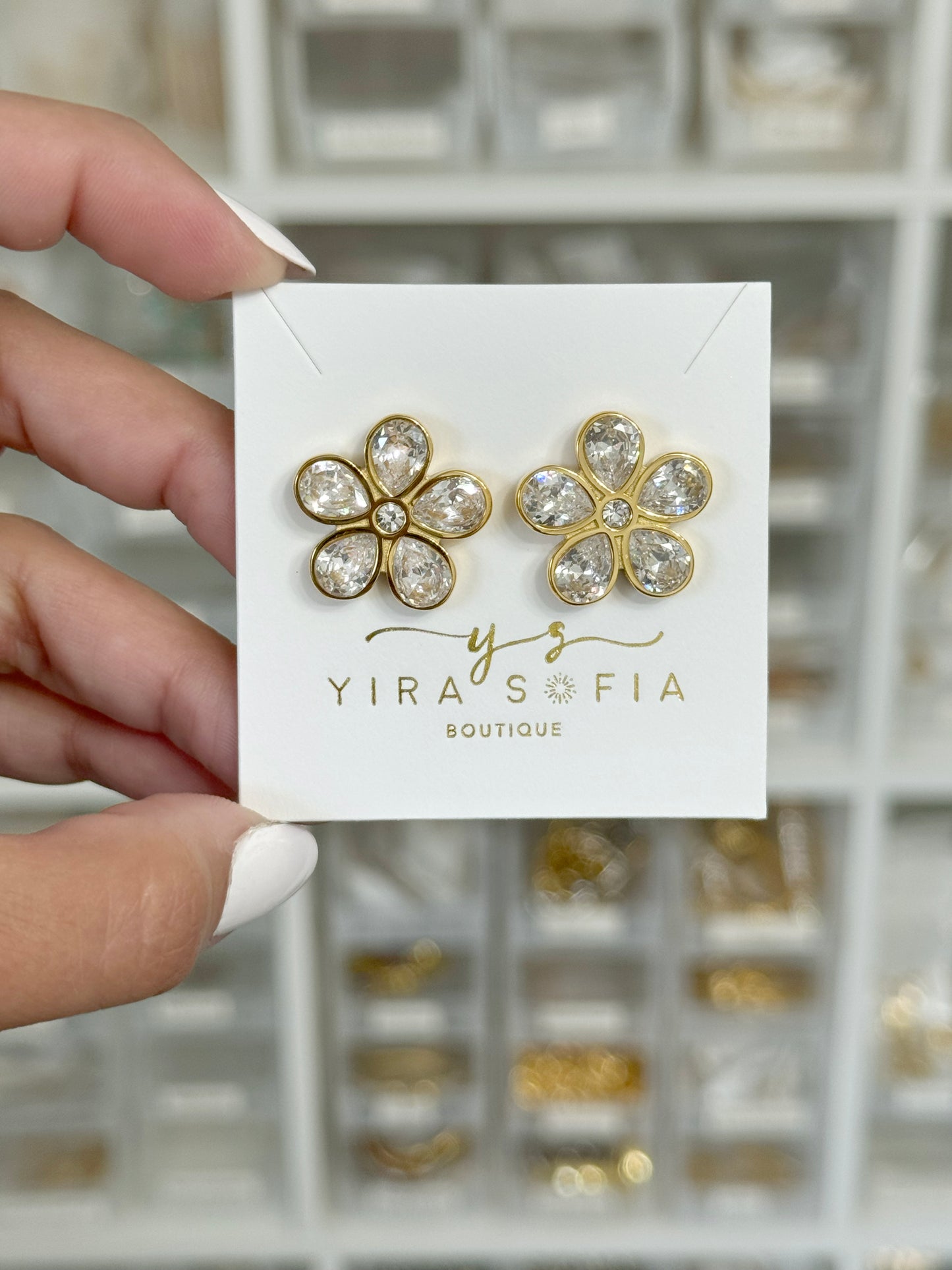 Aixa studs