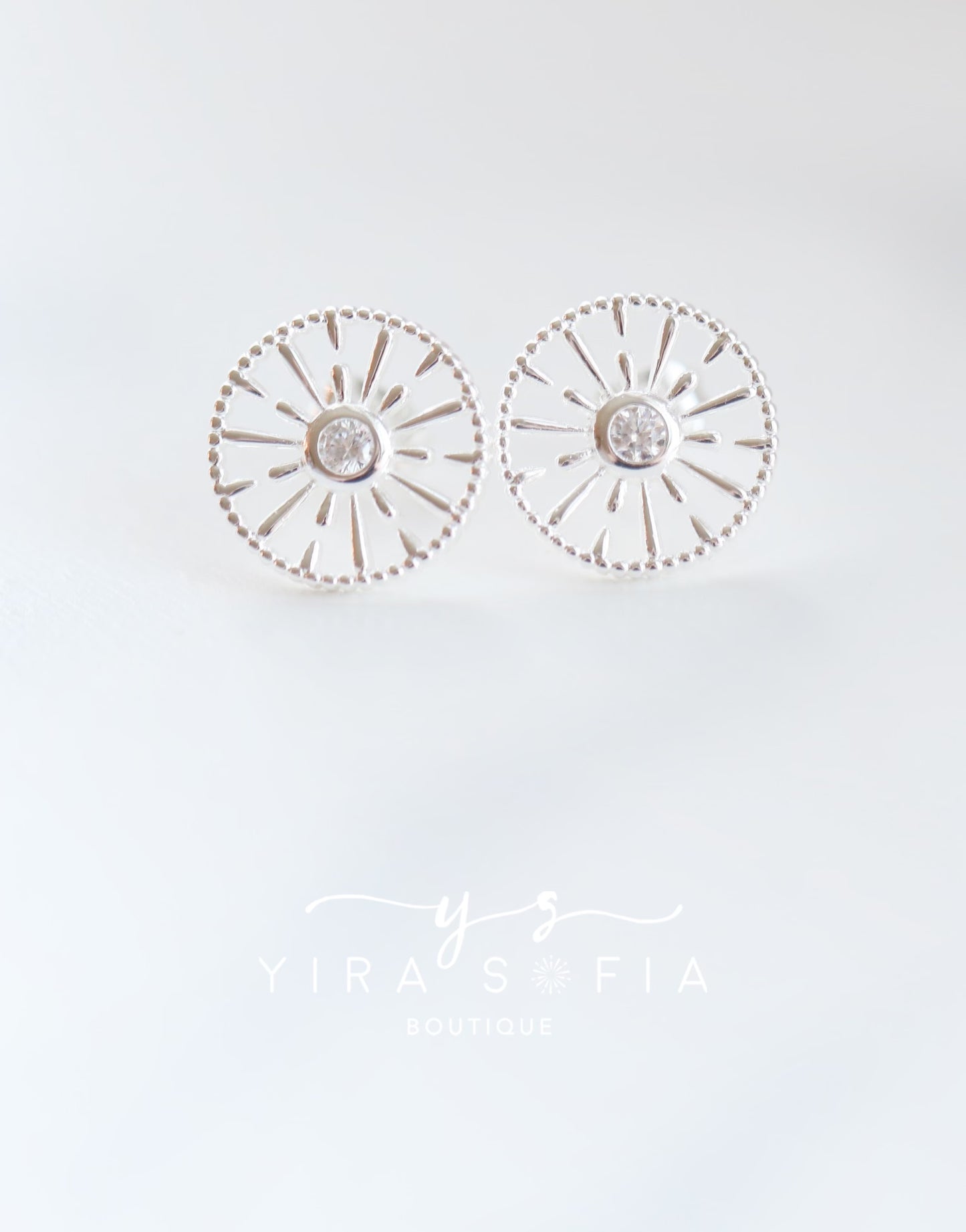 Yira Sofía Silver Stud Earrings